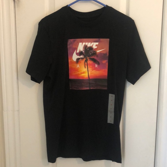 Mens Nike T. Small new no tags. - Picture 1 of 1